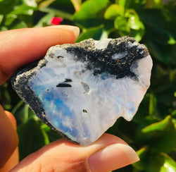 Moonstone raw natural stone / Φεγγαρόπετρα