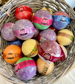 Bath bombs / bath salt 160gr (price per ball)