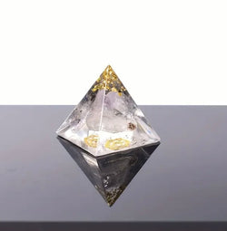 Clear Quartz pyramid natural stone / χαλαζίας