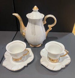 Vintage tea/coffee pot with 2 coffee glasses and plates